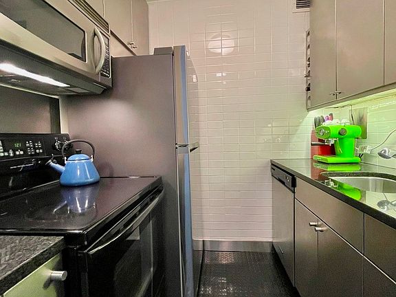 2nd image of 900 N Lake Shore Dr APT 2905