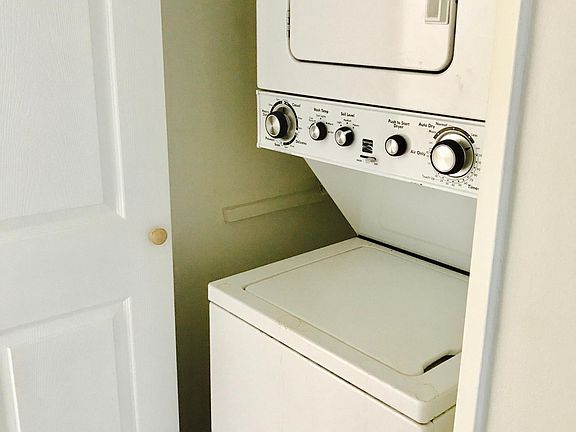 3rd image of 1607 S Bentley Ave