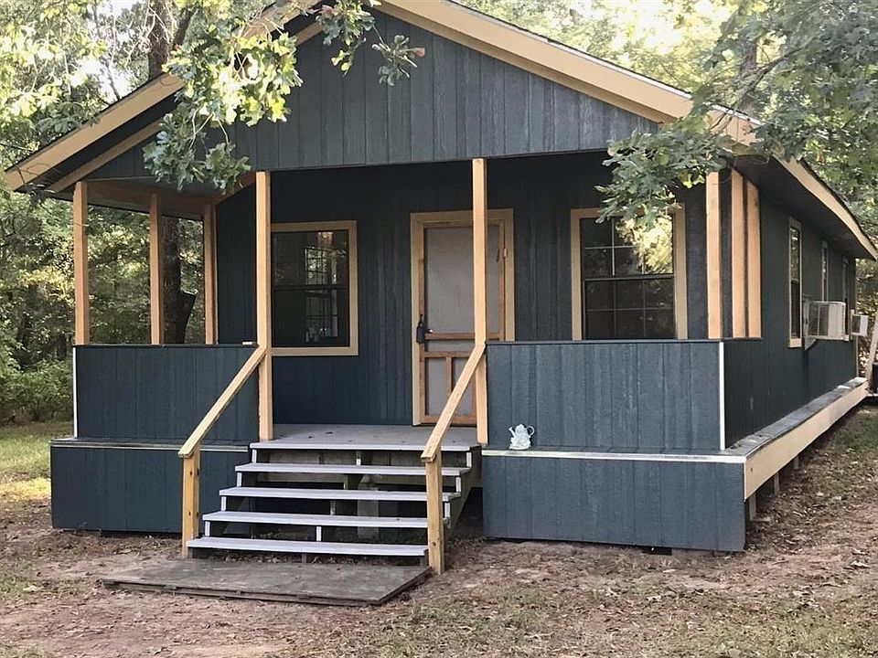 Welcome home! This charming cottage offers a country setting with easy access to the Plantersville, Magnolia, Montgomery, Anderson, Navasota, College Station and Conroe.