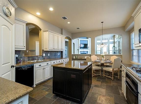 5th image of 15902 Buffalo Creek Dr