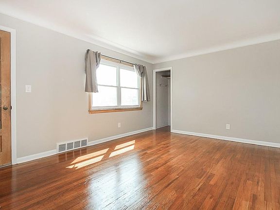 5th image of 396 E 200th St #1