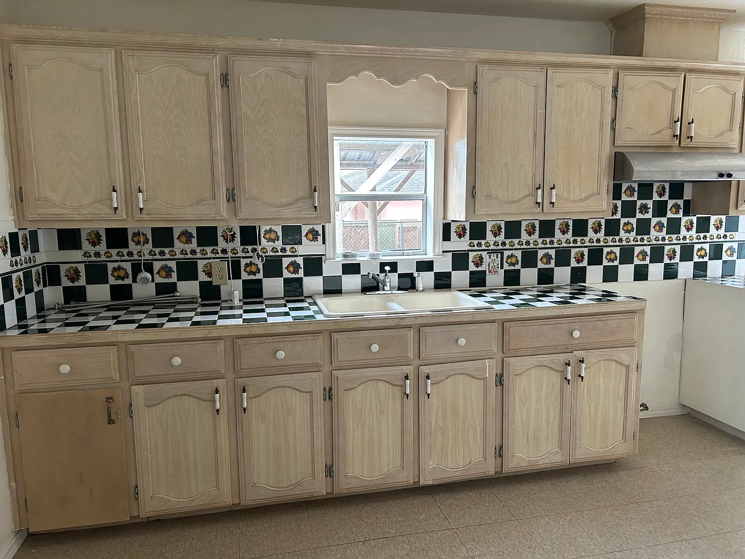 3 bed, 1000 sqft, $1,175 — Photo 2