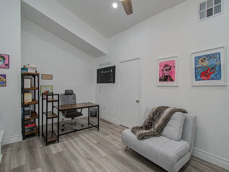 2018 Crockett St — Photo 32