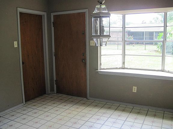 4th image of 16714 Laurelwood Dr