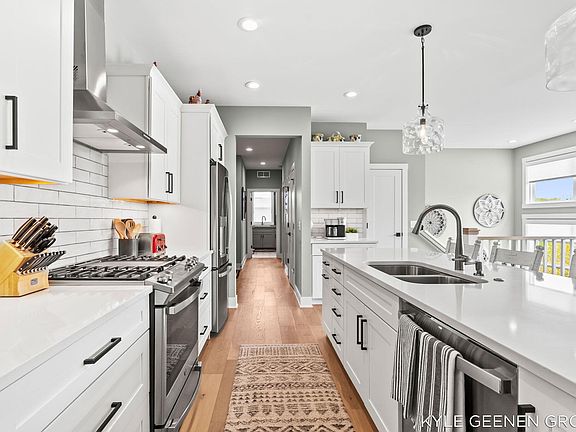 4th image of 2233 Whistle Creek Dr SW