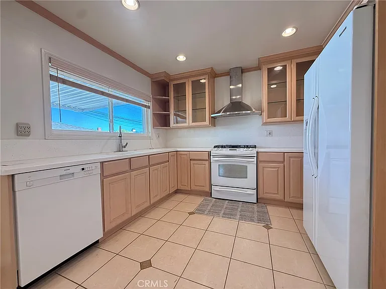1036 S Hidalgo Ave — Photo 15