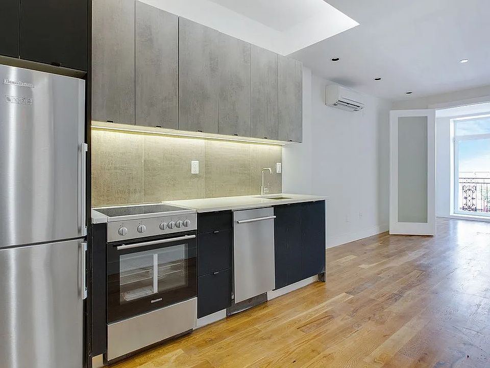 1st image of 1004 Gates Ave APT 6A