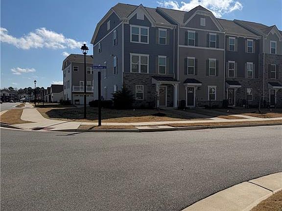 3rd image of 180 Spring Grove Way