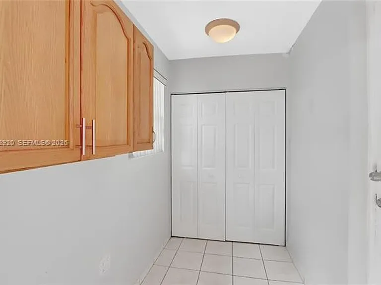 2476 SW 17th St — Photo 11