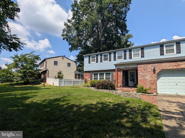 24 Monroe Dr