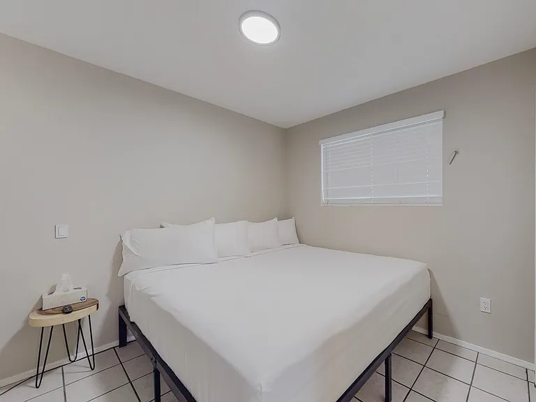 Alvarado Dr NE — Photo 5