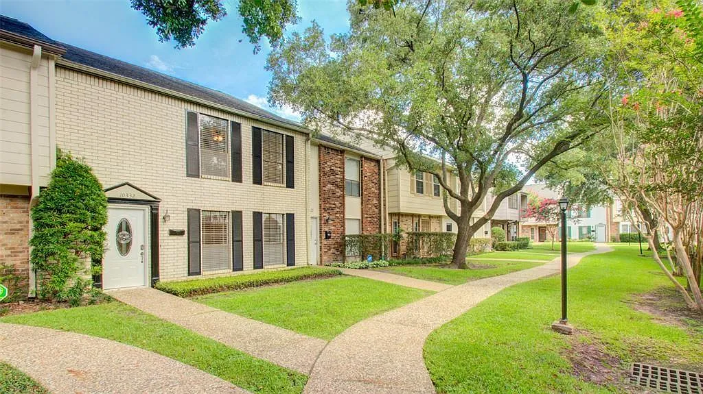 3 bed, 2.5 bath, 1840 sqft, $2,150 — Photo 1
