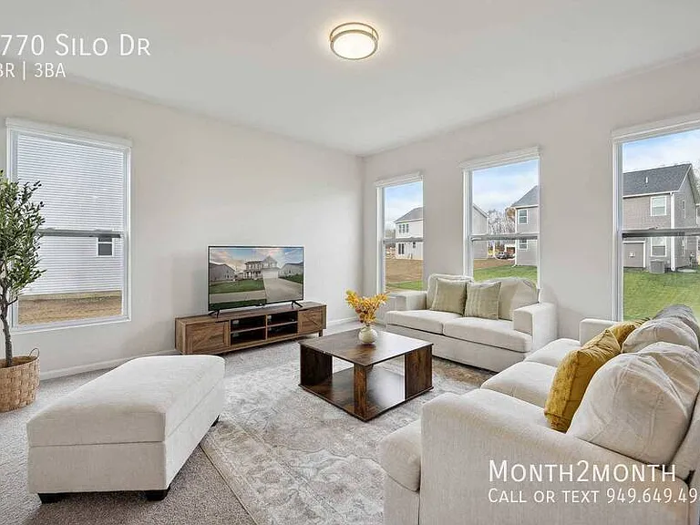 2770 Silo Dr — Photo 2