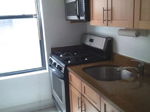 3rd image of 509 W 189th St APT 4D