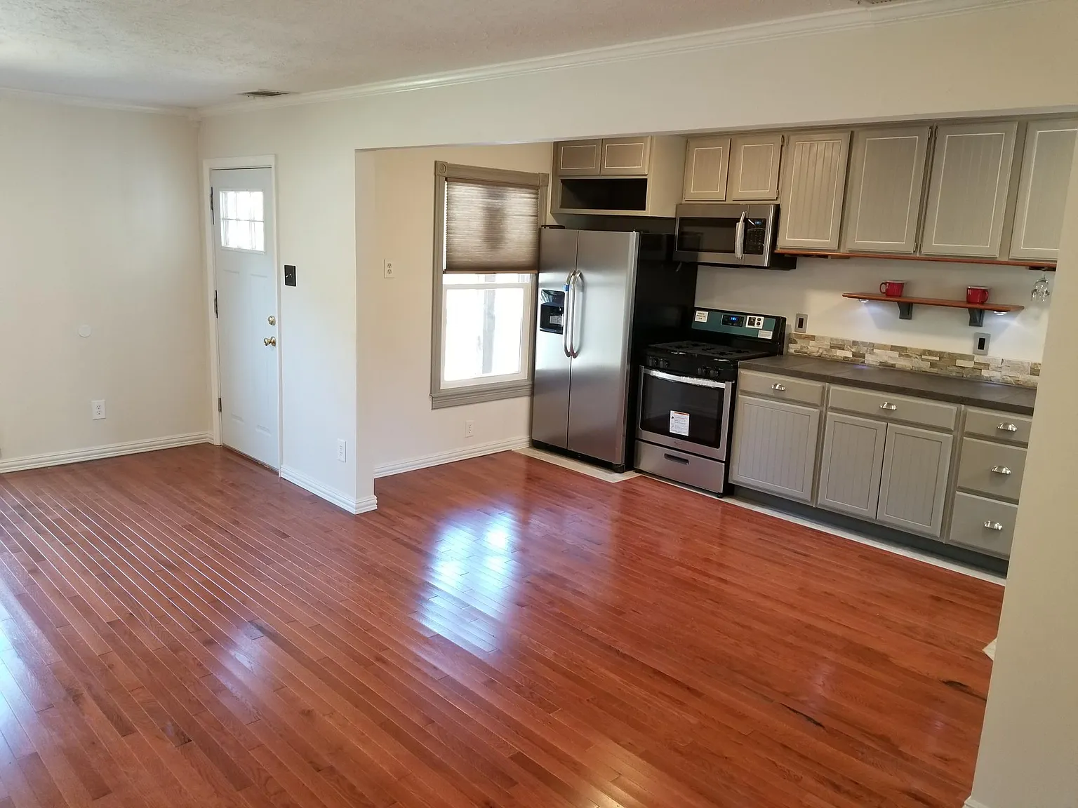 3 bed, 1.5 bath, 1200 sqft, $2,150 — Photo 4