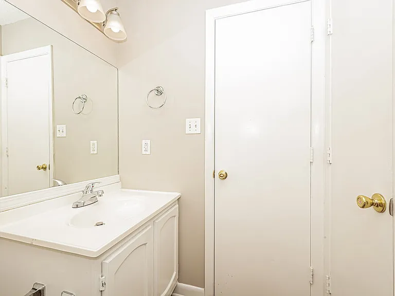 110 Bland Dr — Photo 16