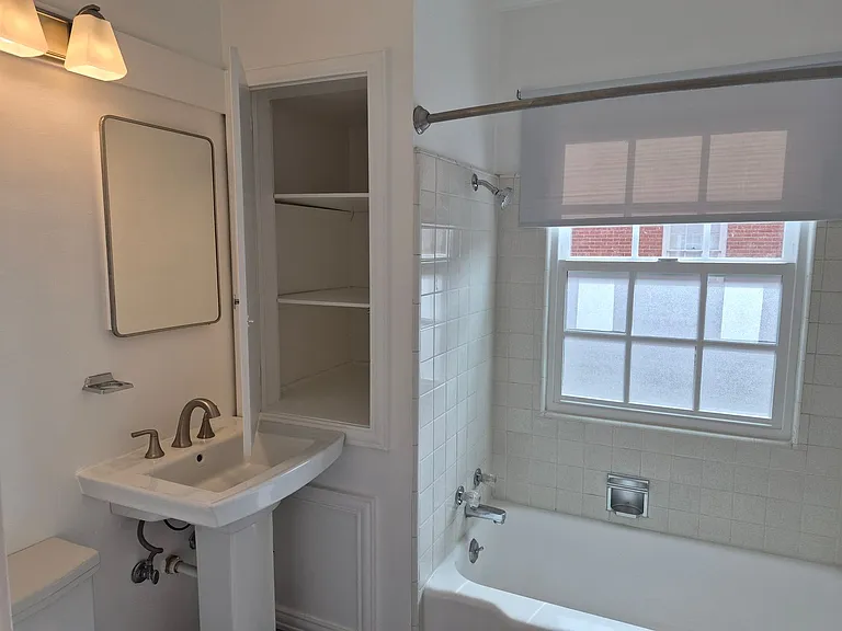 Broadmoor Manor — Photo 113