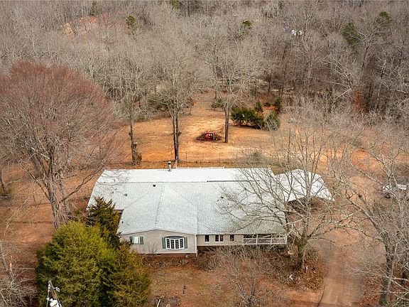 3rd image of 134 Cades Dr