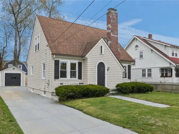 35 Barney St, Rumford, RI 02916