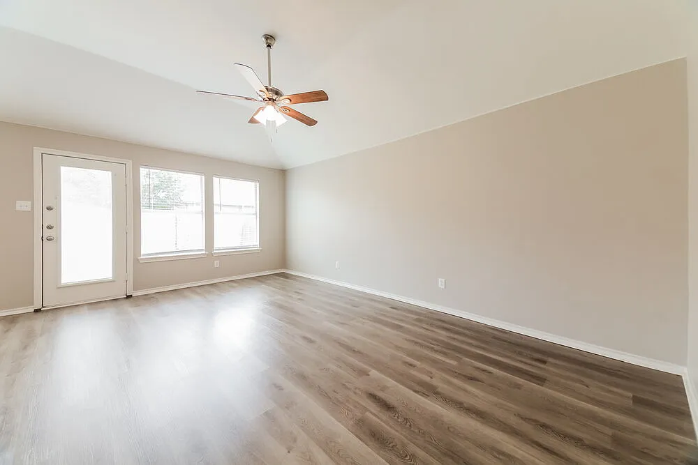 3 bed, 2.0 bath, 1784 sqft, $1,925 — Photo 4