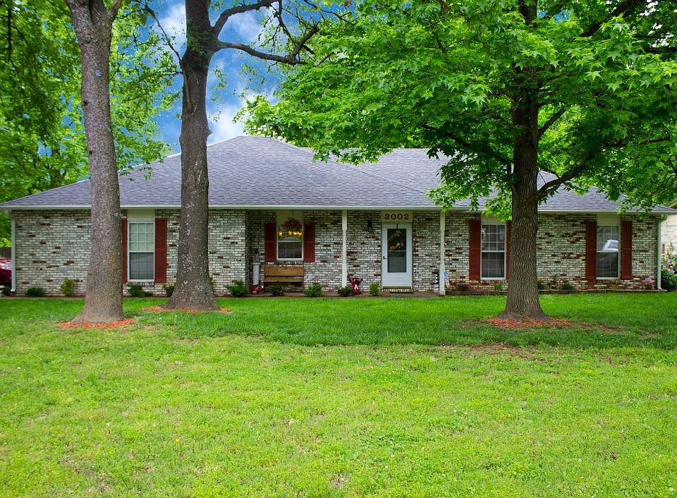 1st image of 3002 Parkwood Dr