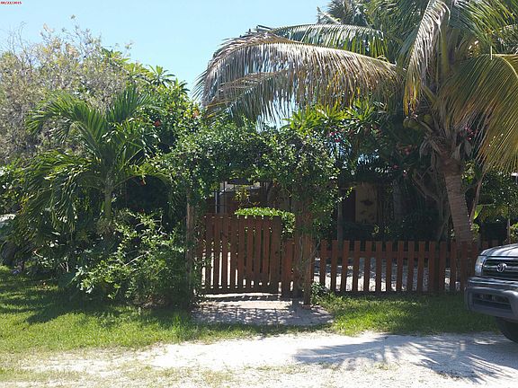 3rd image of 140 Mid Island Dr