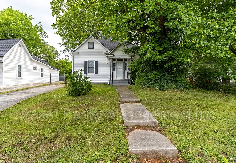 2638 Barton St — Photo 3