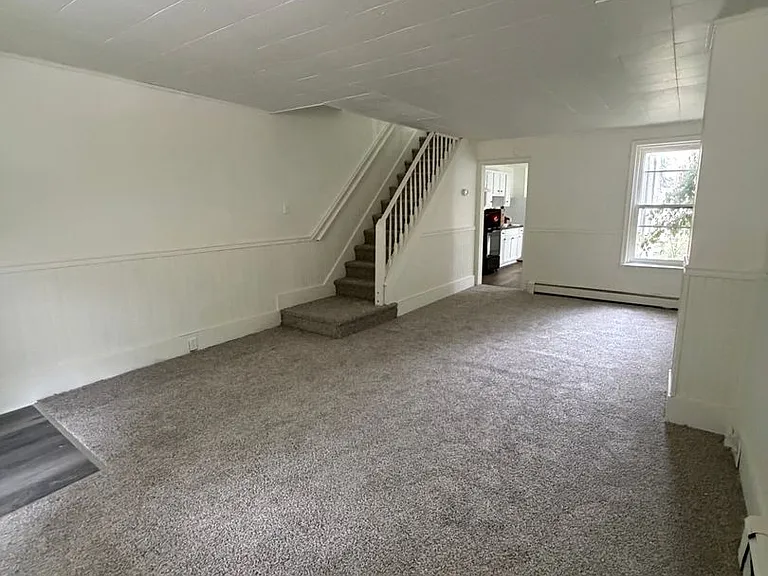 398 Valley Rd — Photo 2