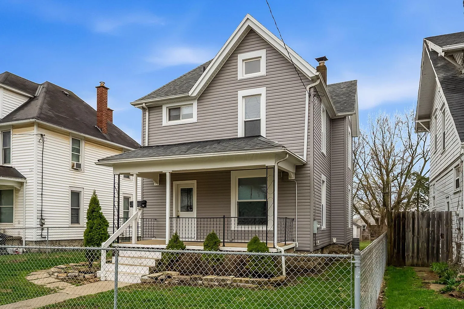 523 Mary St photo 1