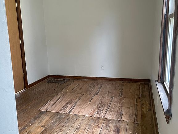 first bedroom off LR