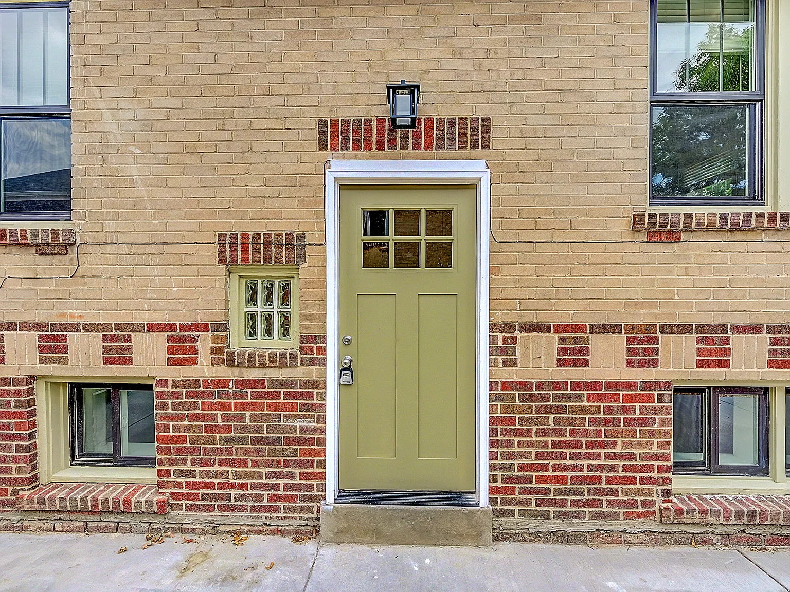 2 bed, 1300 sqft, $2,000 — Photo 2