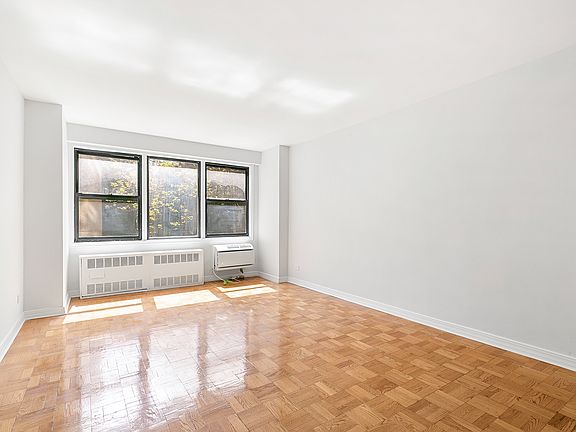 2nd image of 200 E 15th St APT 4B