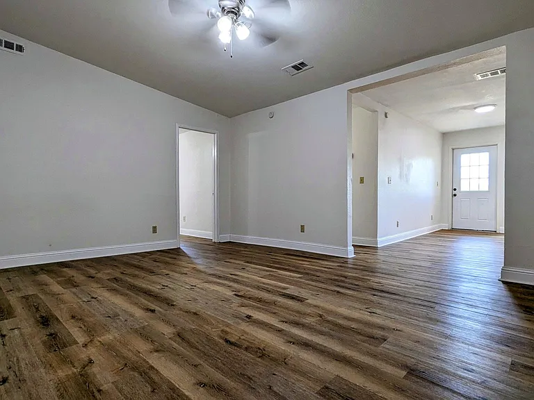 217 Sun Valley Dr — Photo 3