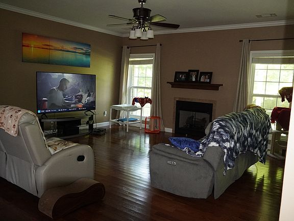 2nd image of 142 Leatherwood Cir