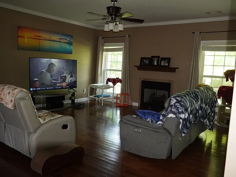 142 Leatherwood Cir — Photo 2