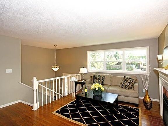 4th image of 224 River Lane Ct N