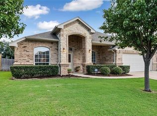 825 Grace Ln, Saginaw, TX 76179