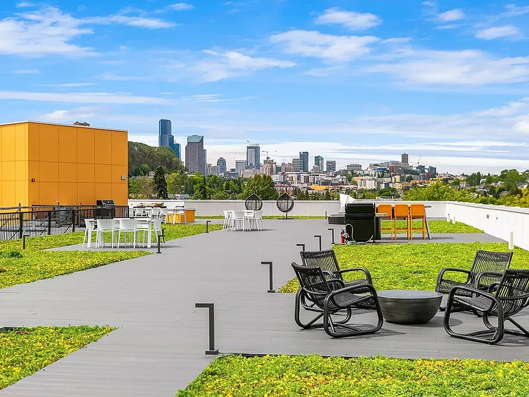 Rooftop Lounge 4