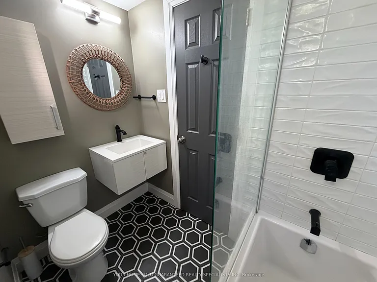 15 B Aurora Heights Dr — Photo 8