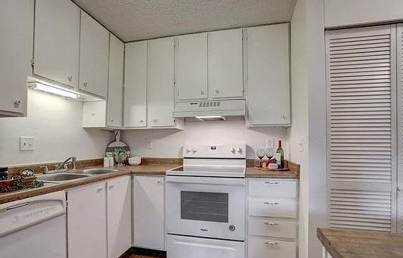 3rd image of 925 Columbia Rd APT 223