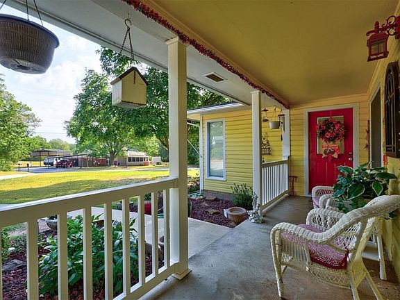 5th image of 10 Oakwood Dr