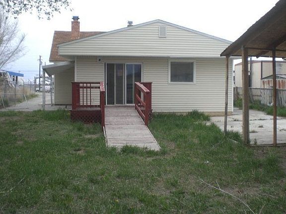 3rd image of 464 College St