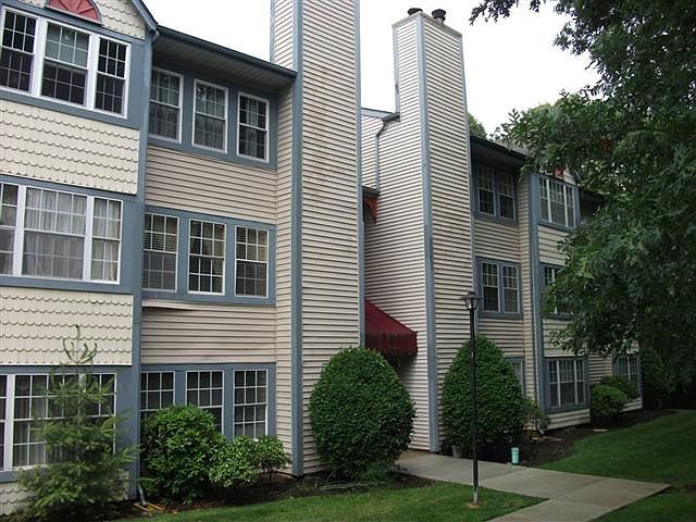 2nd image of 80 Trotters Ln #807