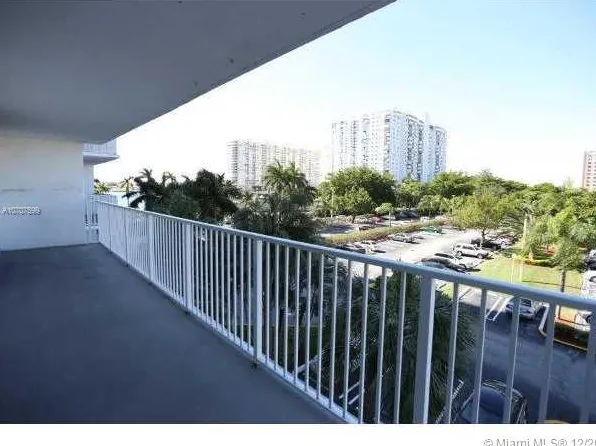 2801 NE 183rd St APT 301W, Aventura, FL 33160