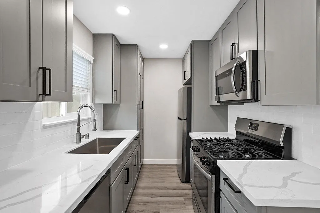 316 Beach Apartments — Photo 3