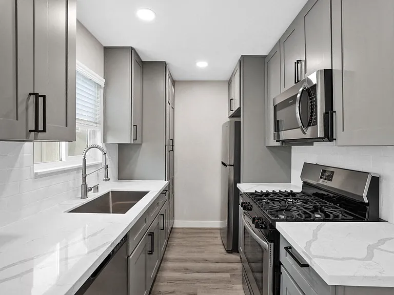 316 Beach Apartments — Photo 3