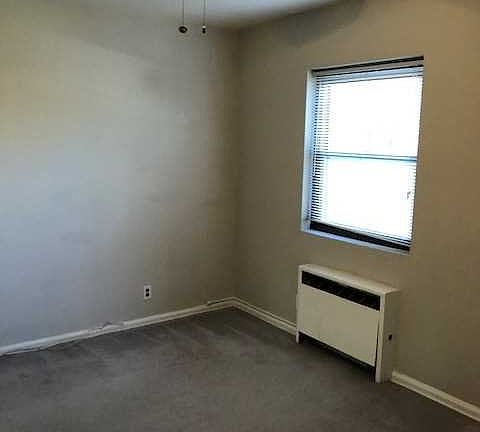 5th image of 421 Park Pl APT 3E