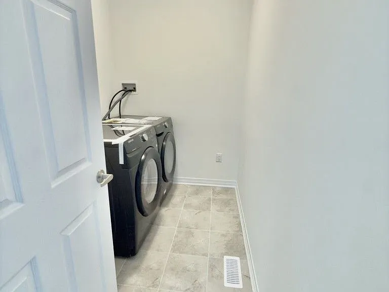 165 Wilmot Rd — Photo 33