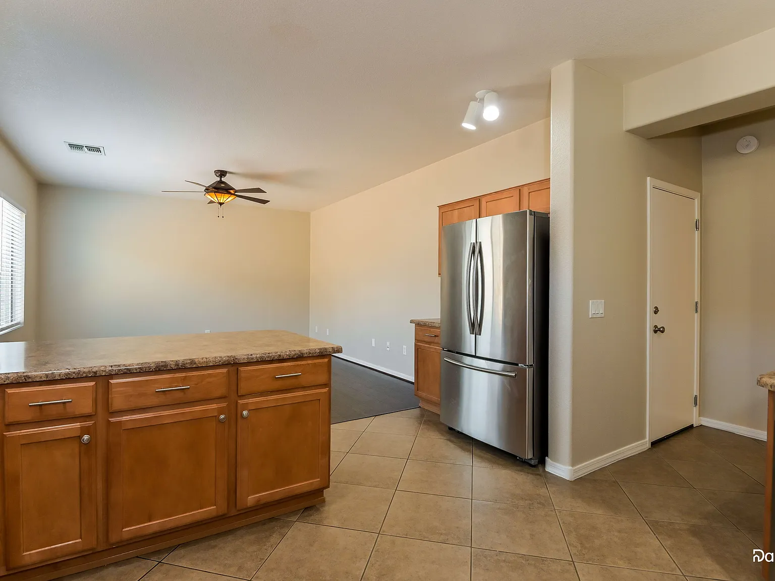 4 bed, 2.5 bath, 2221 sqft, $1,950 — Photo 2