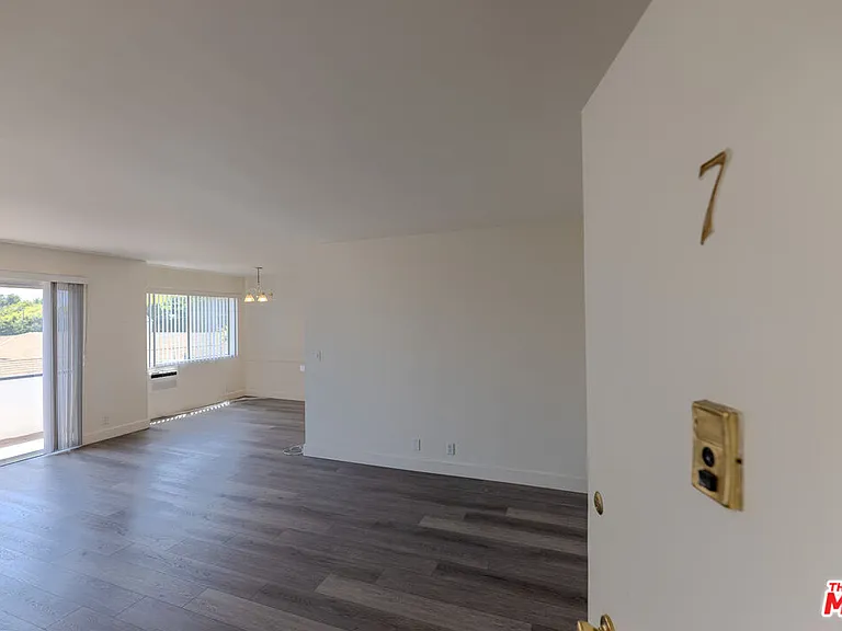 1930 S Robertson Blvd #7 — Photo 1